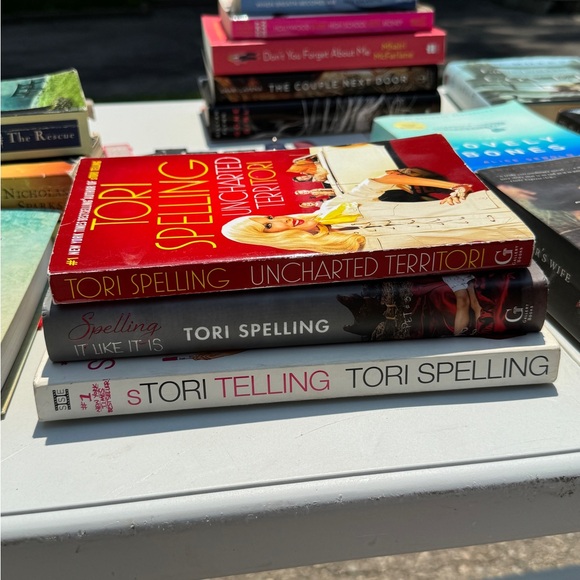 BOOKS - Picture 3 of 5